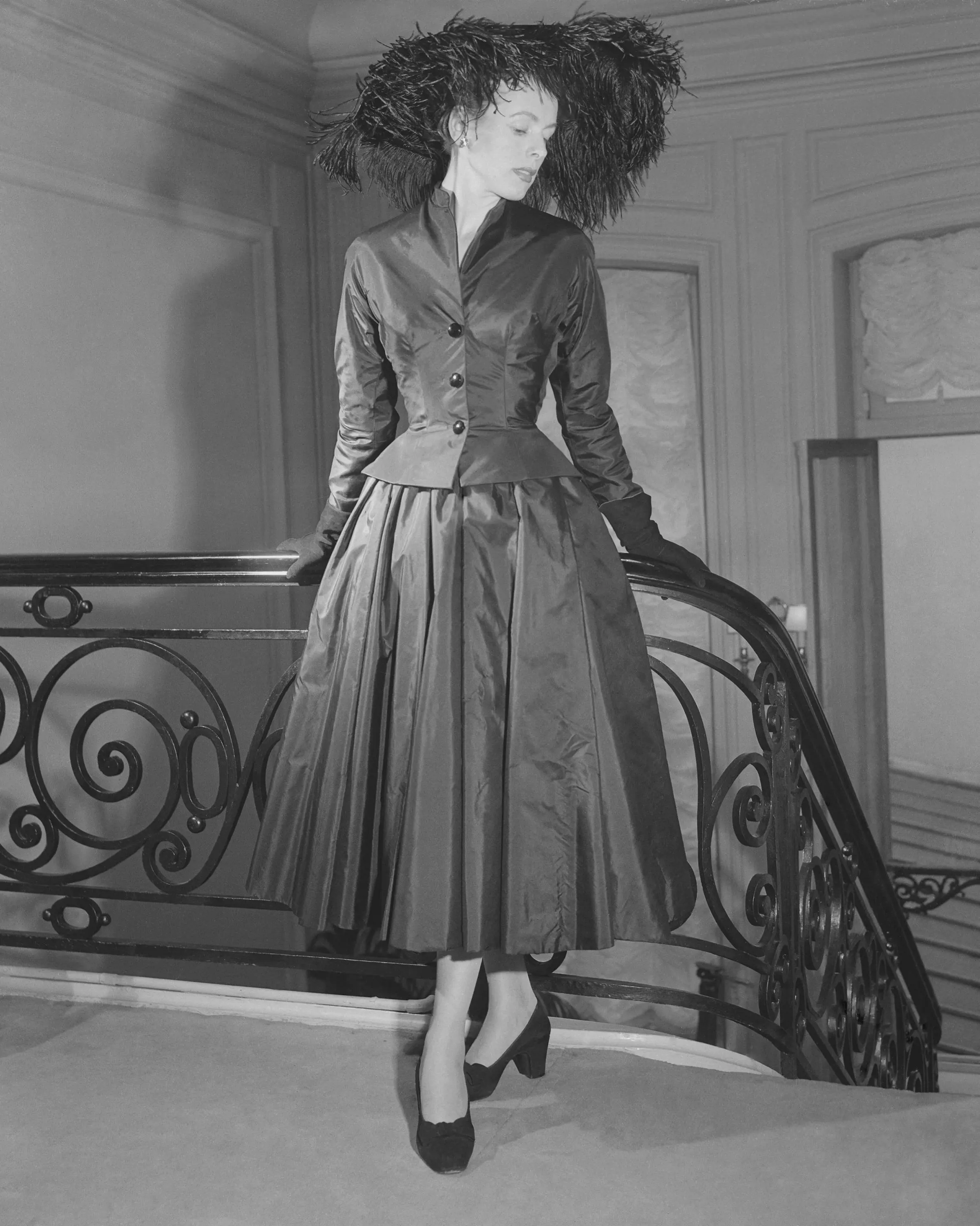 1950s Navy Silk Couture Bar Jacket with Button Pocket - Image 9