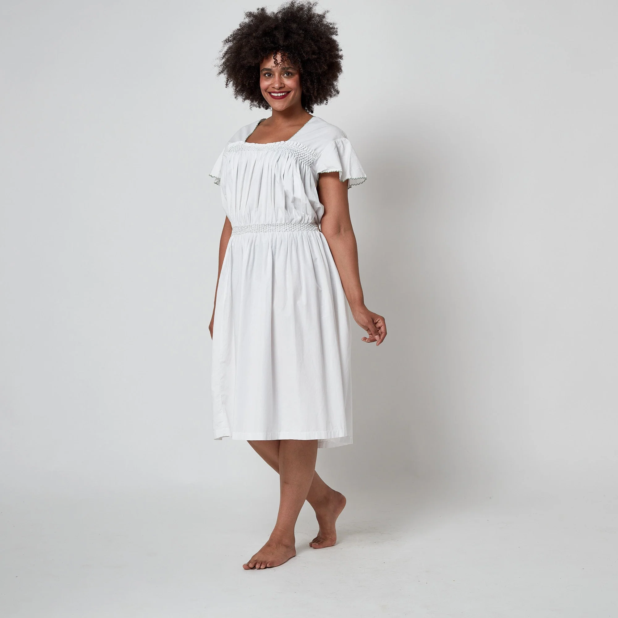 1950s White Cotton Smocked Dress with Tie Back - Image 7