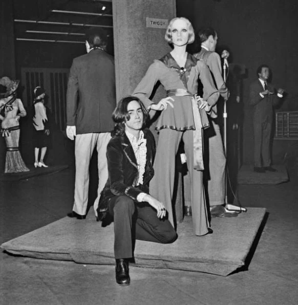 1970s Documented Ossie Clark Cream Crepe and Pink Satin Trouser Suit - Image 12