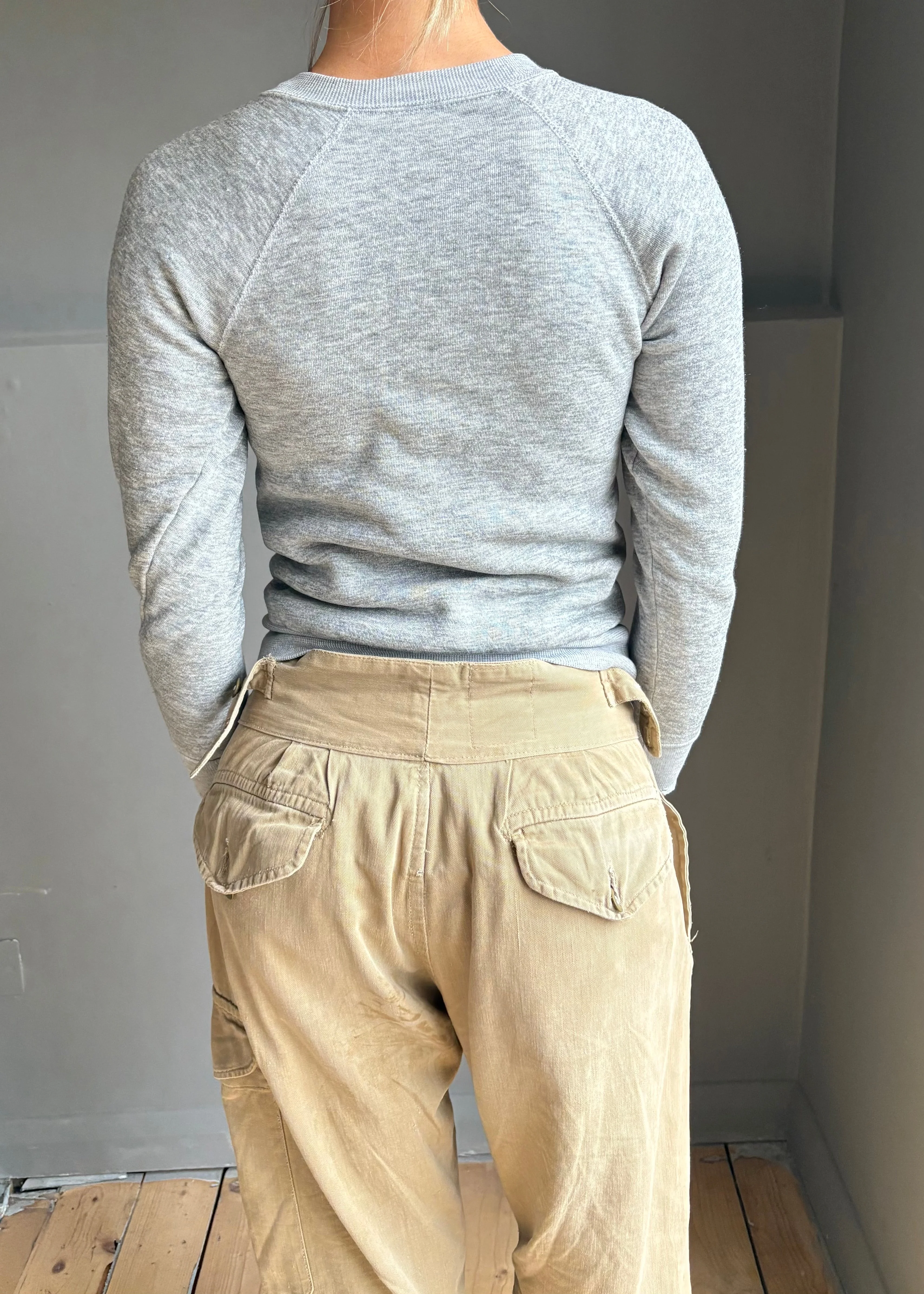 1970s grey sweatshirt - Image 2