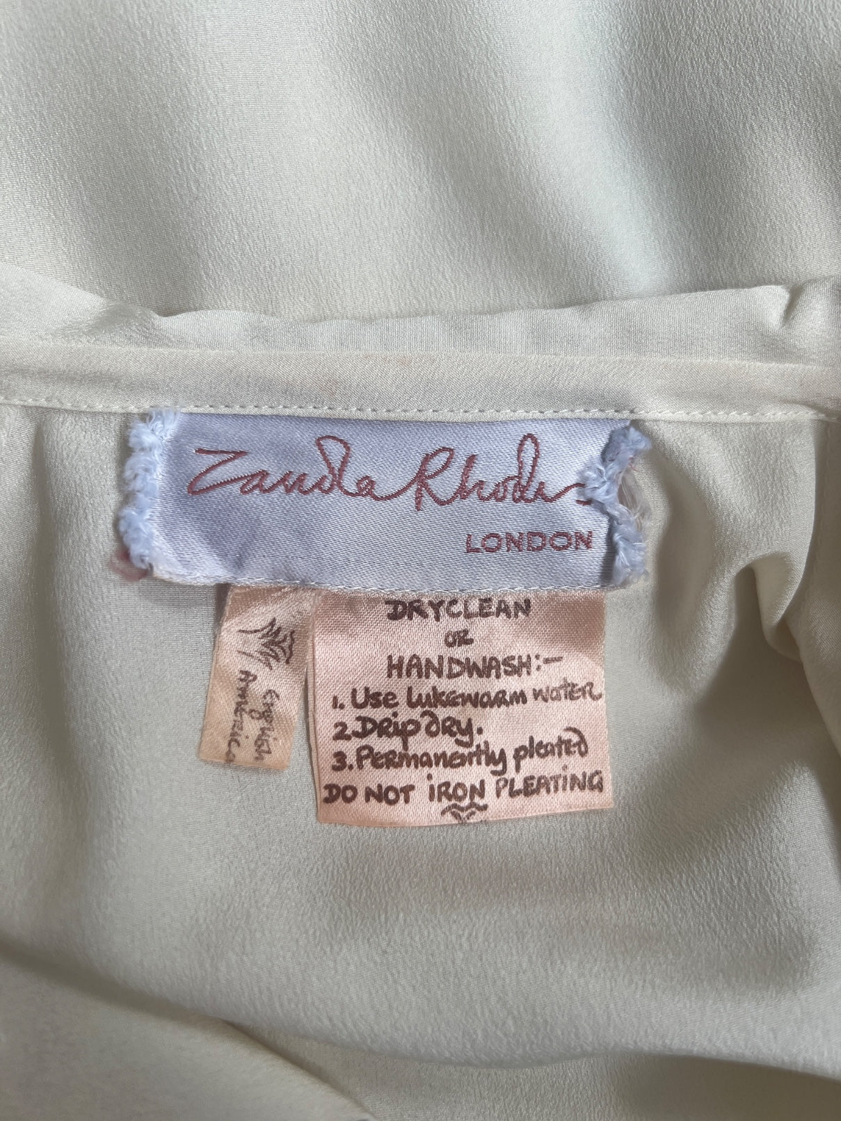 1970s Zandra Rhodes Cream Blouse with Removable Ruffle Collar - Image 7
