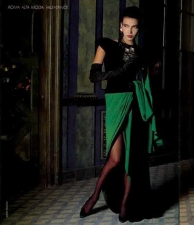 1983 Valentino Haute Couture Emerald Green Velvet and Wool Dress - Image 30