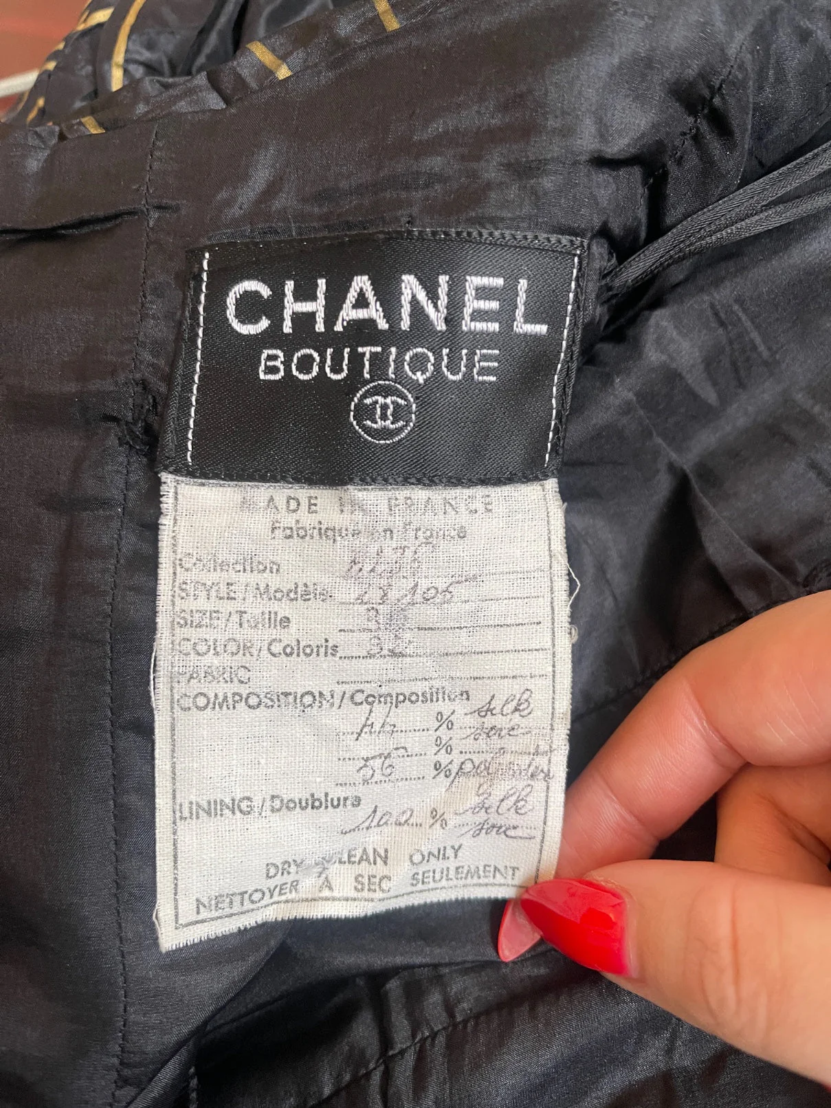 1986 Runway Chanel Gold Black Silk Dress with Detachable Puff Sleeves - Image 42