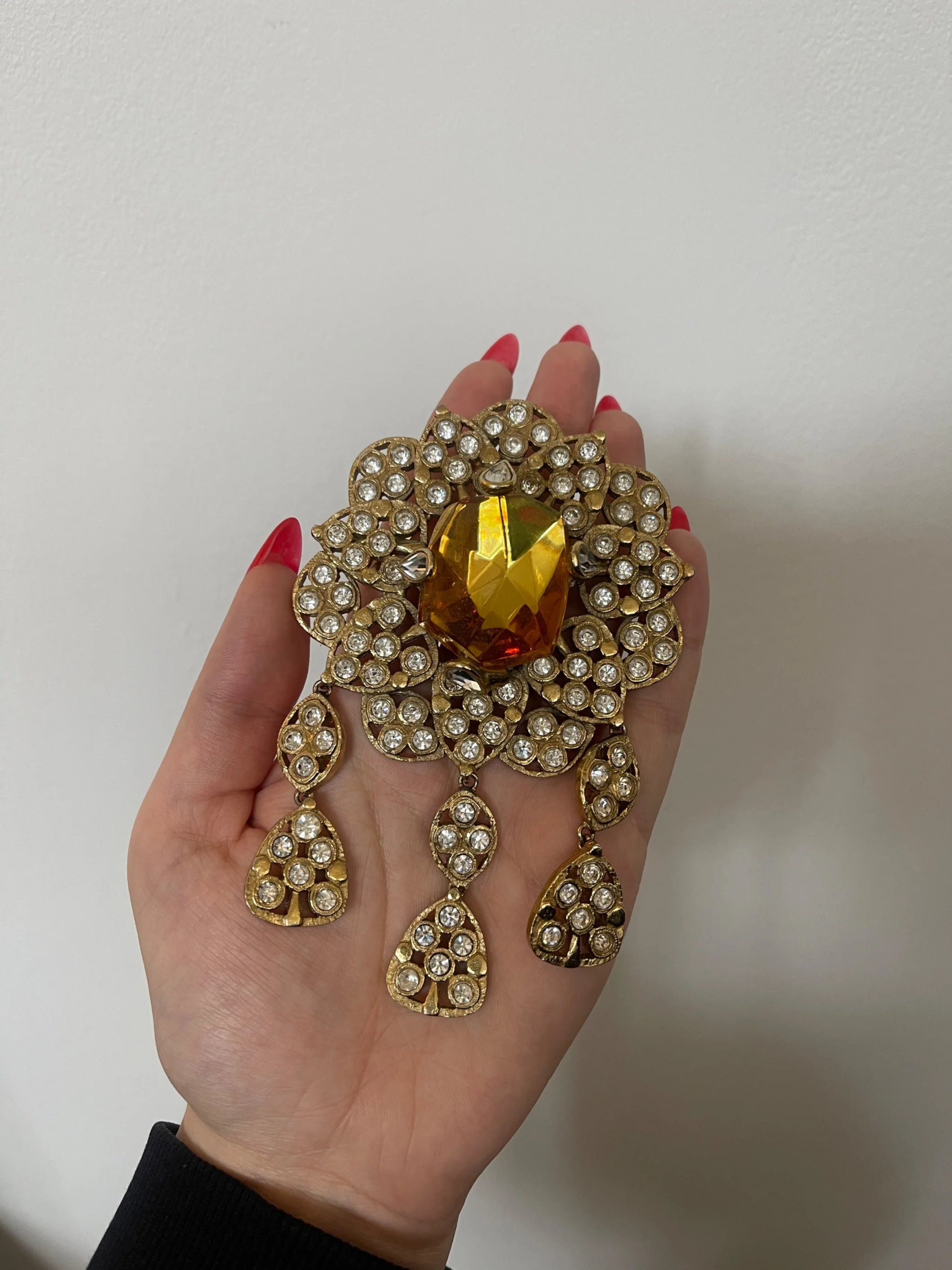 1986 Yves Saint Laurent Haute Couture Gold Brooch and Necklace - Image 23