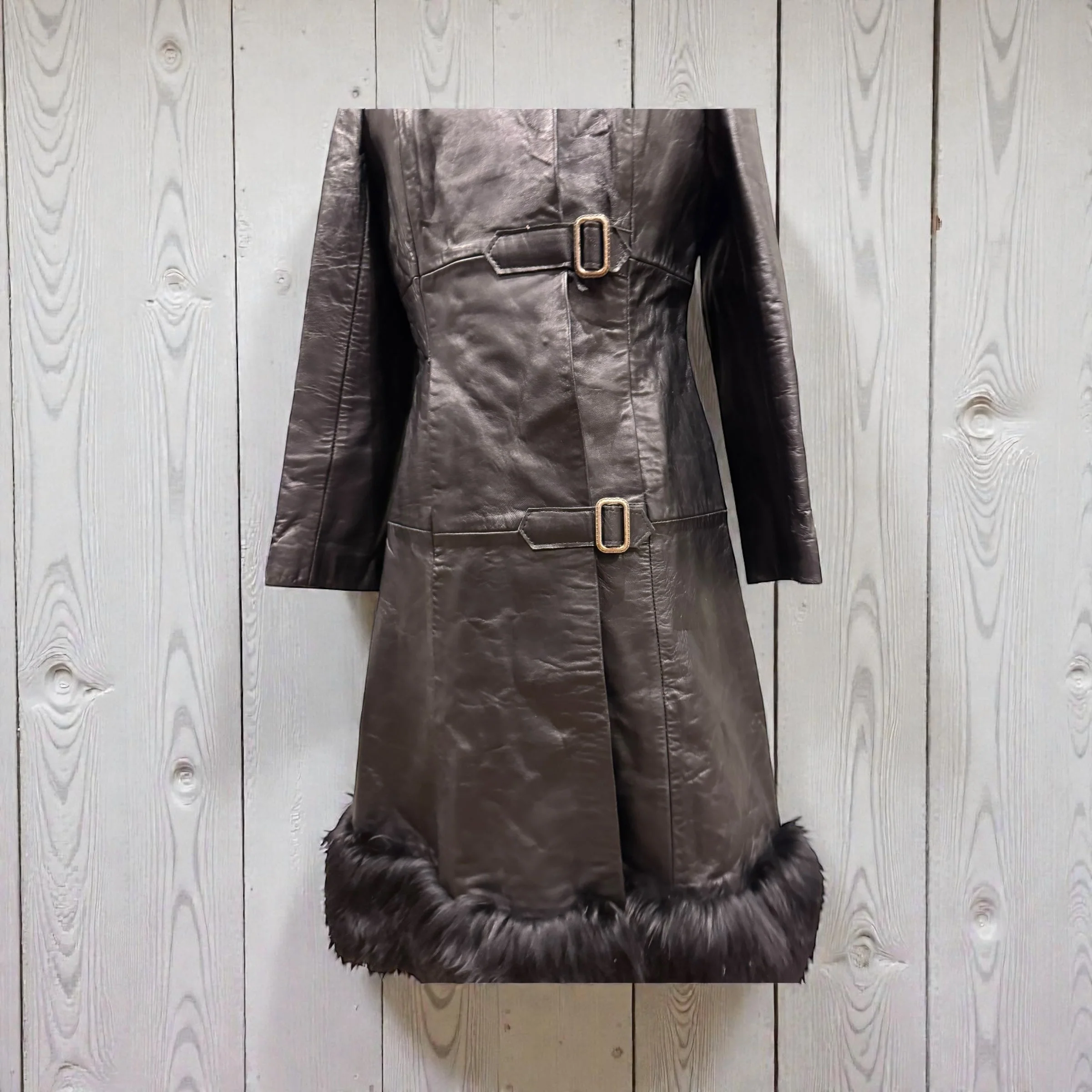 Ali, 70s original black leather and faux fur buckle coat - Image 5