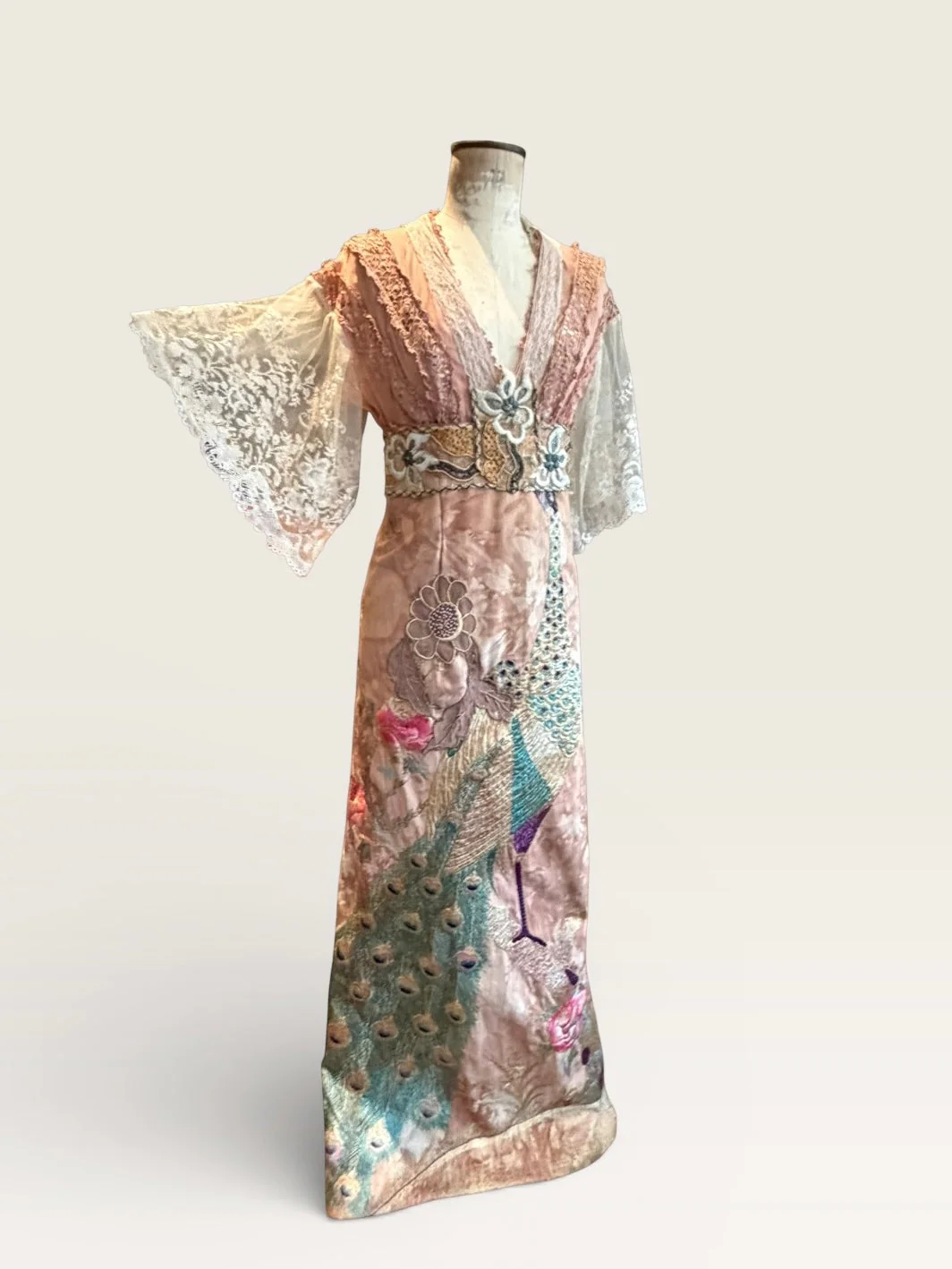 Amie, 18thC embroidered hand dyed Oriental garden and French lace dress - Image 11