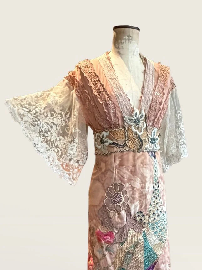 Amie, 18thC embroidered hand dyed Oriental garden and French lace dress - Image 30