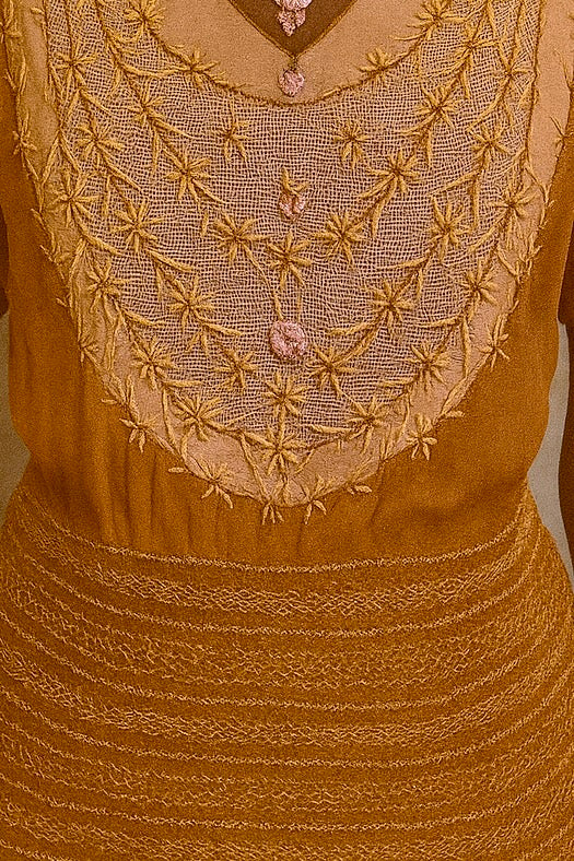 Arianna, original 30s tan smocked cotton and lace dress - Image 3