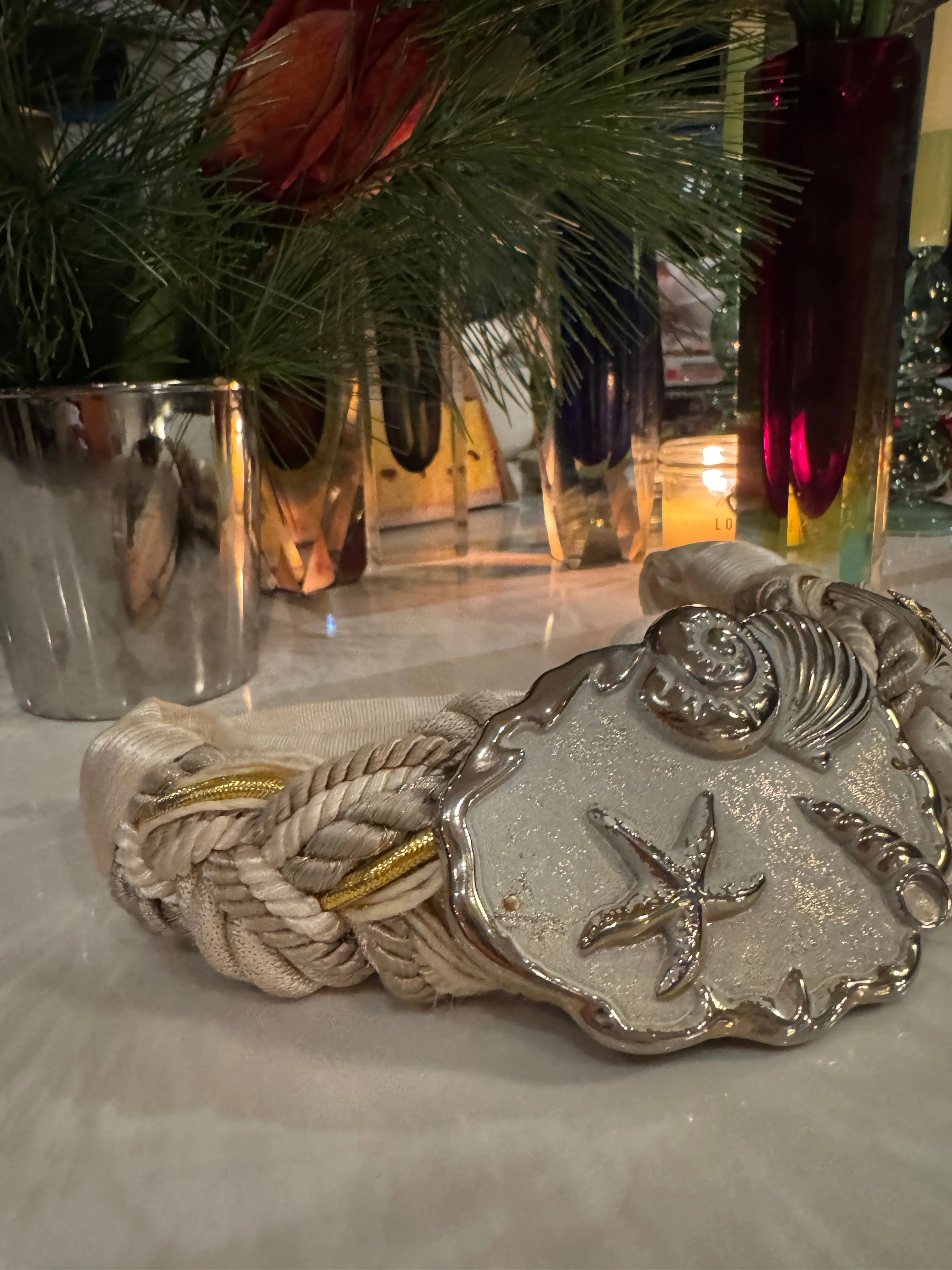 Carolyn Tanner, adjustable white and silver shells belt - Image 2
