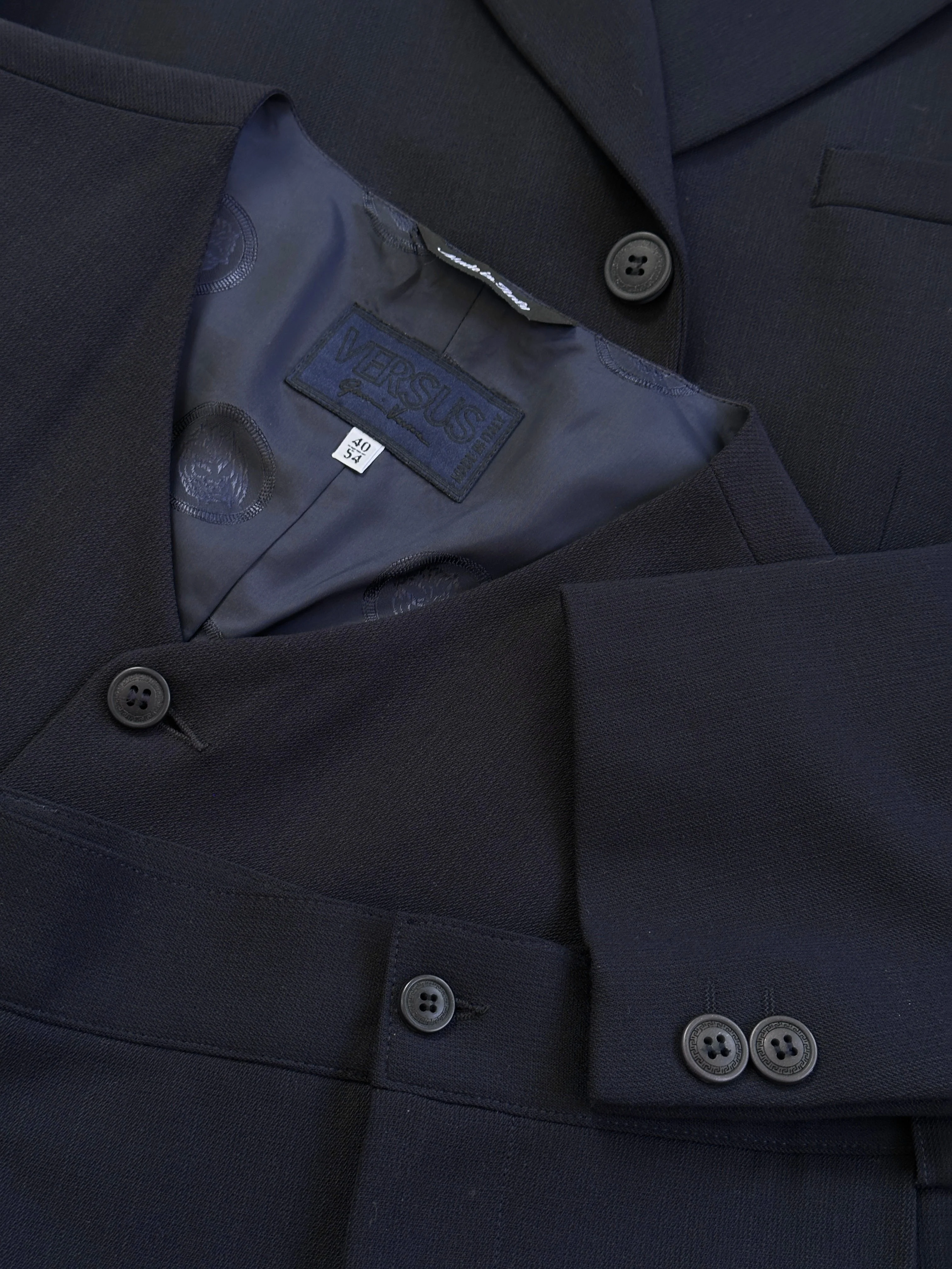 Gianni Versace Versus 1990s Three Piece Suit - 48R/W32 - Image 2