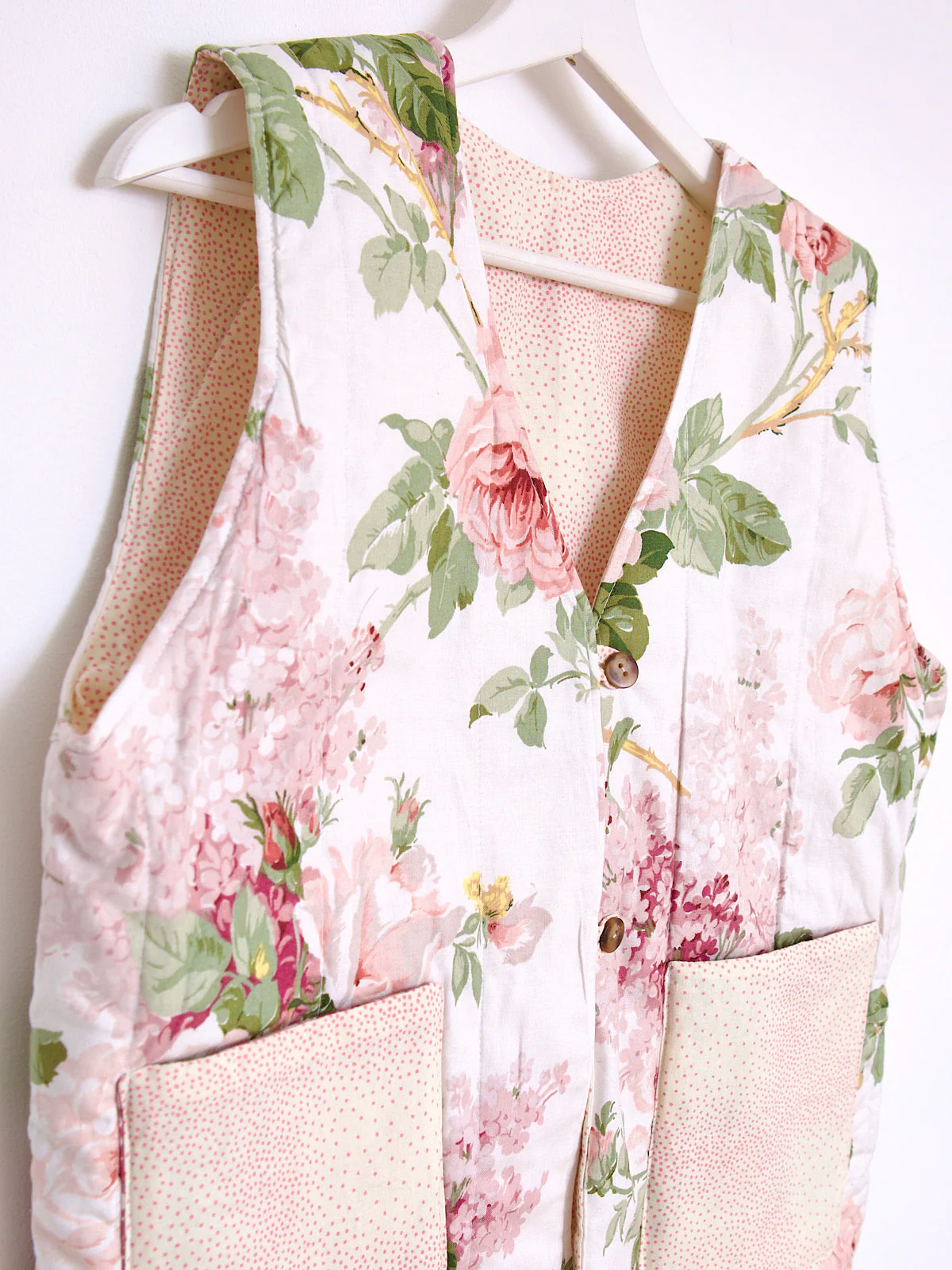 Handcrafted waistcoat with vintage fabric - Image 4