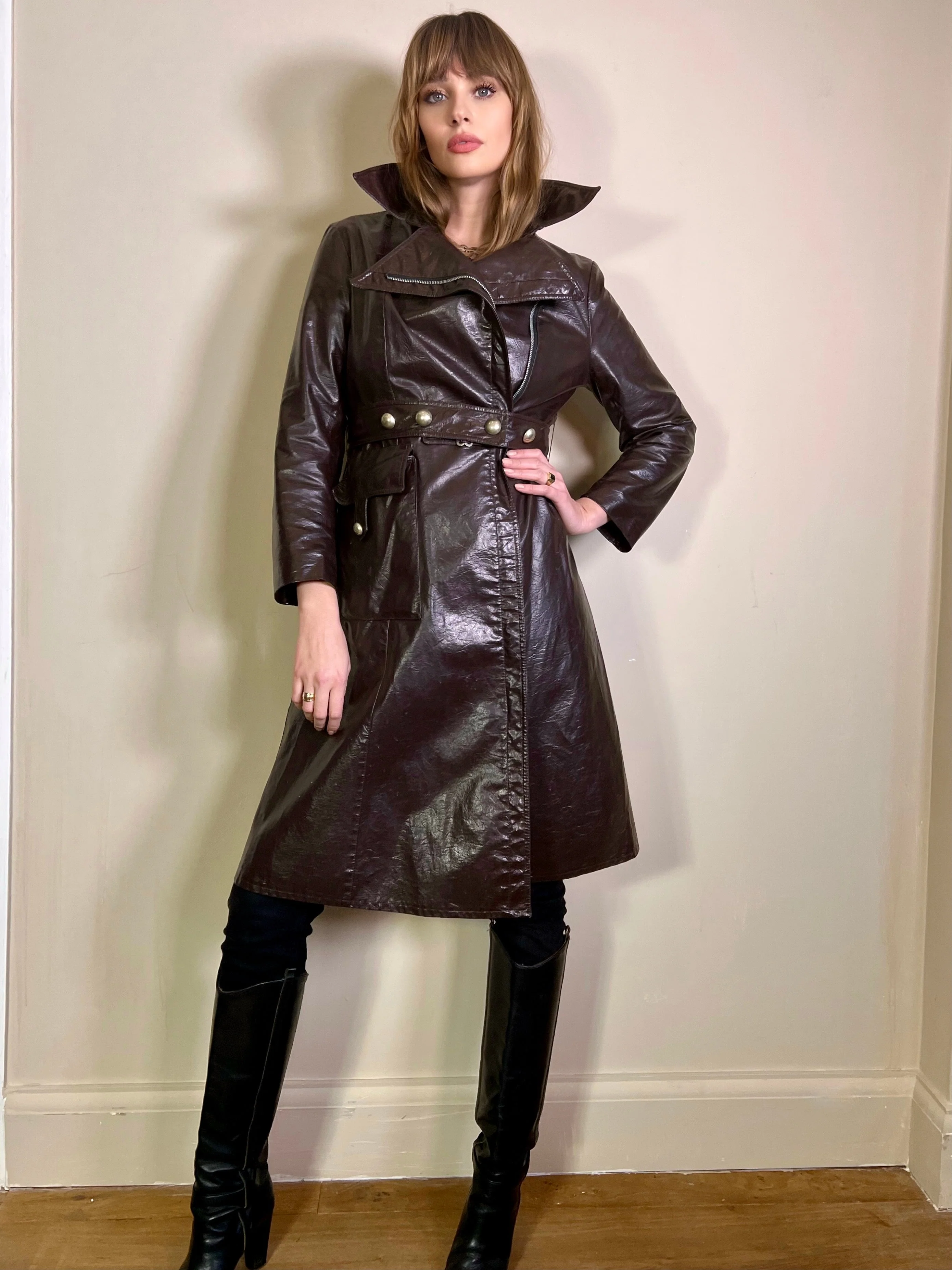 Jo, 60s brown faux leather trench coat - Image 2