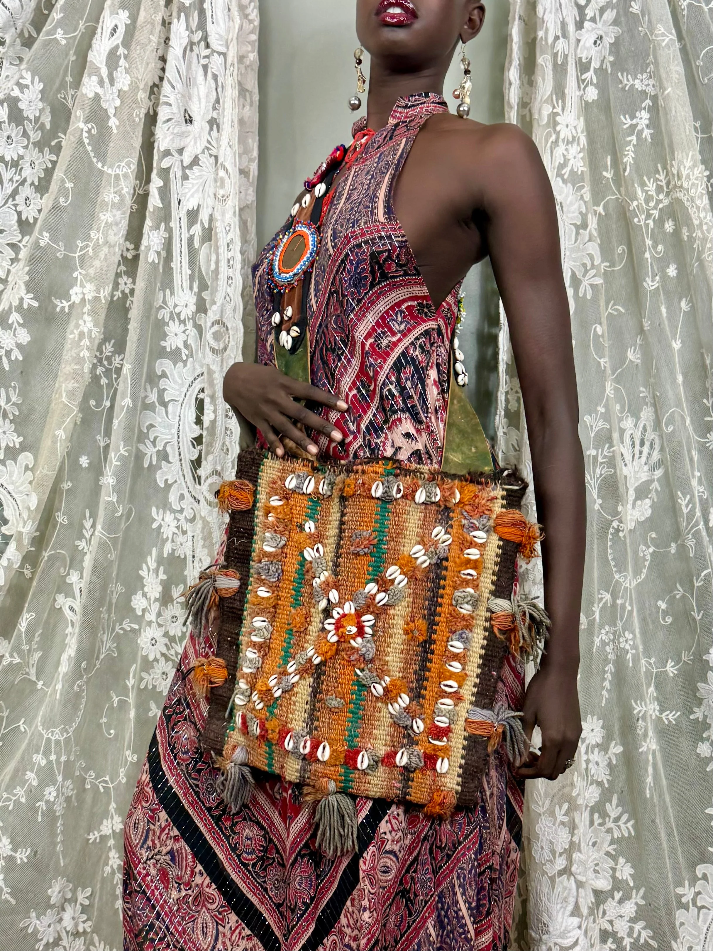 Moussa, Afghan shell beaded woven bag with beaded handle - Image 2