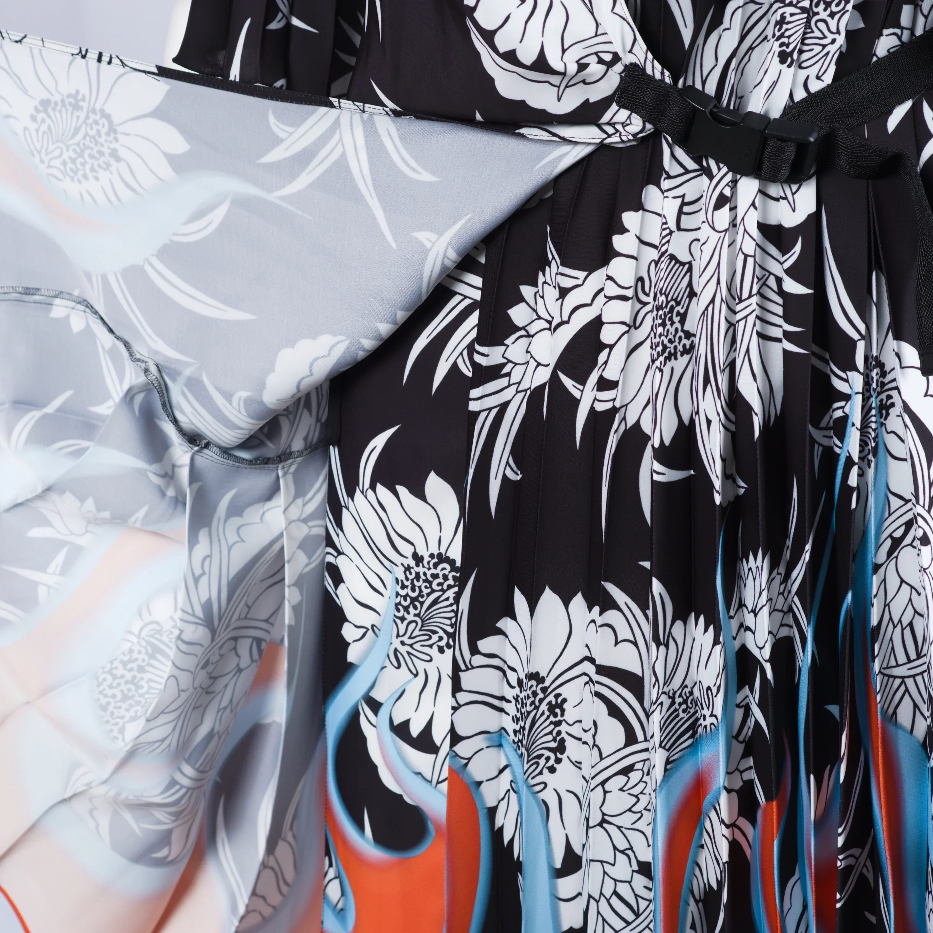 Prada Dahlia Flame Print Wrap Dress - '20s - Image 20