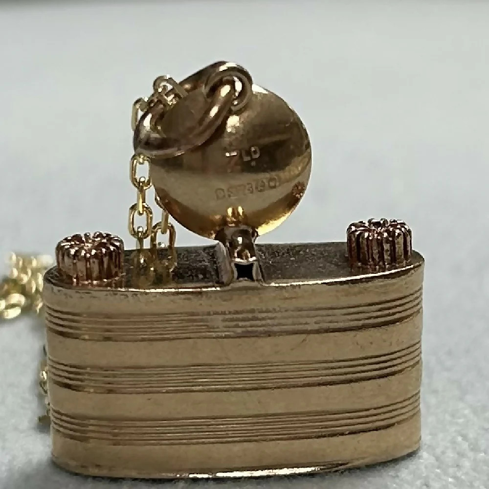 Vintage 9ct Gold Camera Charm Necklace - Image 4