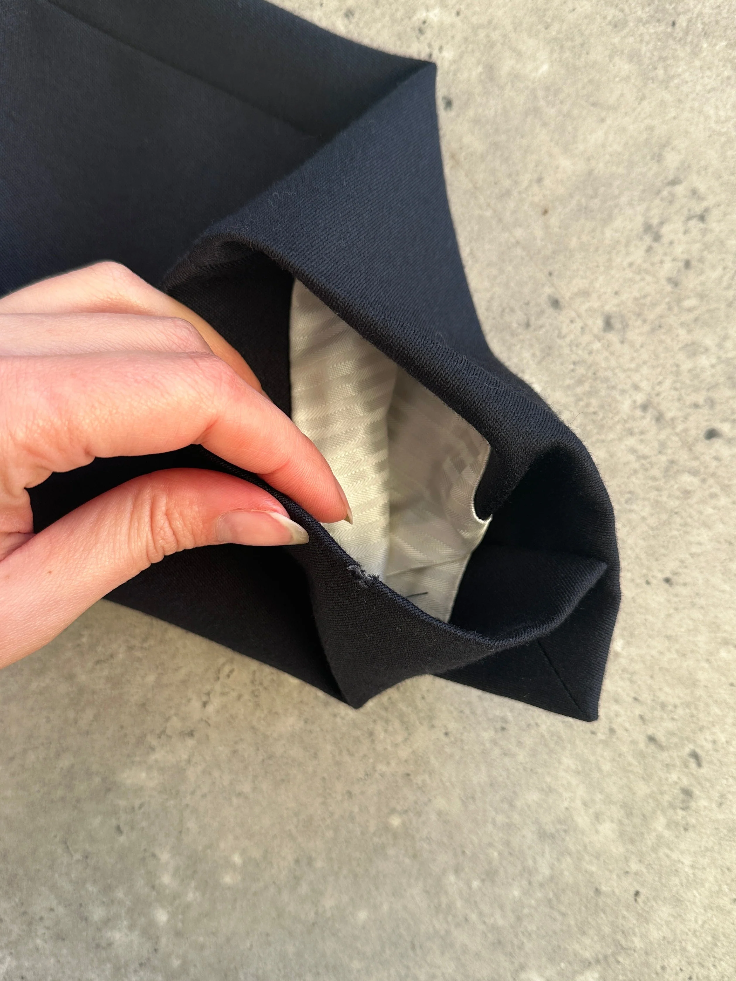 Yves Saint Laurent Pure Wool Single Breasted Suit - 48L/W36 - Image 23
